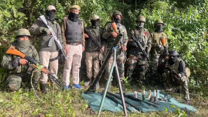 मणिपुर में सुरक्षाबलों ने पिछले कुछ दिनों में 155 हथियार और 1,652 गोला-बारूद बरामद किए।(फोटो सोर्स: सोशल मीडिया)