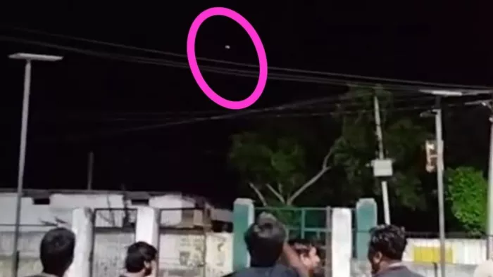 गुलावठी खुर्द गांव में ड्रोन जैसे आकृति घूमती देख ग्रामीणों में रही हलचल