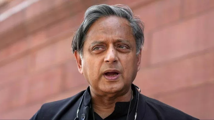 कांग्रेस नेता शशि थरूर ने ऑपरेशन सिंदूर पर होने वाली बहस में शामिल होने से किया इनकार। फाइल फोटो