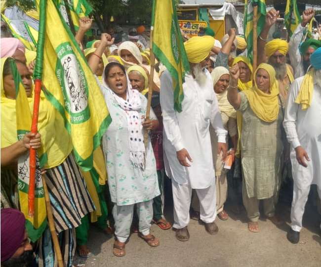 करनाल में लाठी चार्ज के विरोध में हिसार में सड़कों पर उतरे किसान