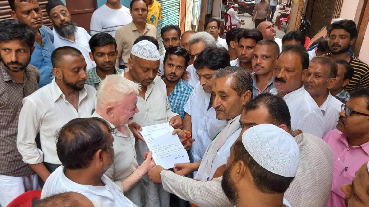 congressman meet moradabad fire incident family victims priyanka gandhi expressed grief by letter