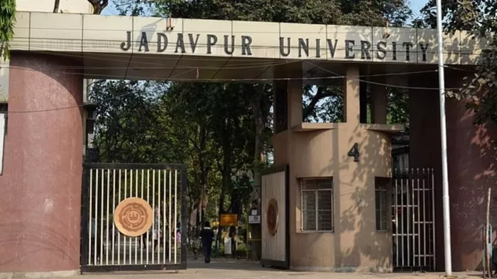 सबूत नष्ट करने के लिए सैनिकों की पोशाक में जाधवपुर यूनिवर्सिटी आए थे युवक-युवतियां- वकील का दावा (फाइल फोटो)