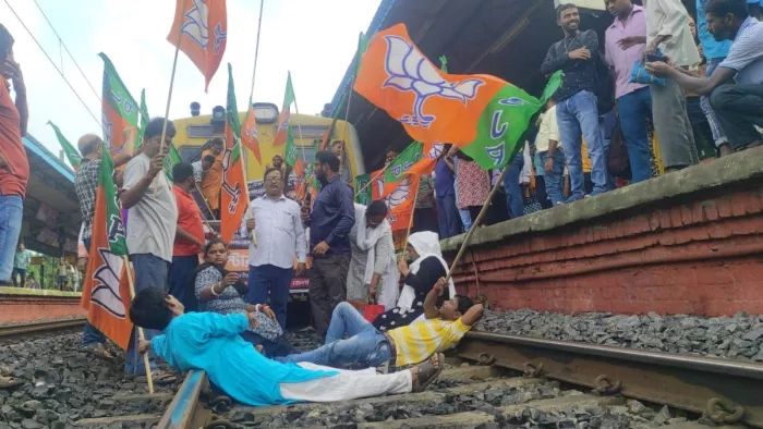 Bengal Bandh बंगाल में रेल सेवा प्रभावित।