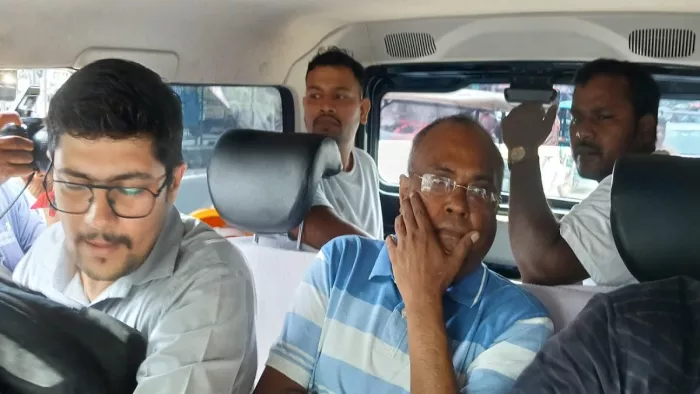CBI : रिश्वतखोरी में प्रधान आयकर आयुक्त संतोष कुमार, डा. पूर्वे, गुरपाल समेत पांच गिरफ्तार