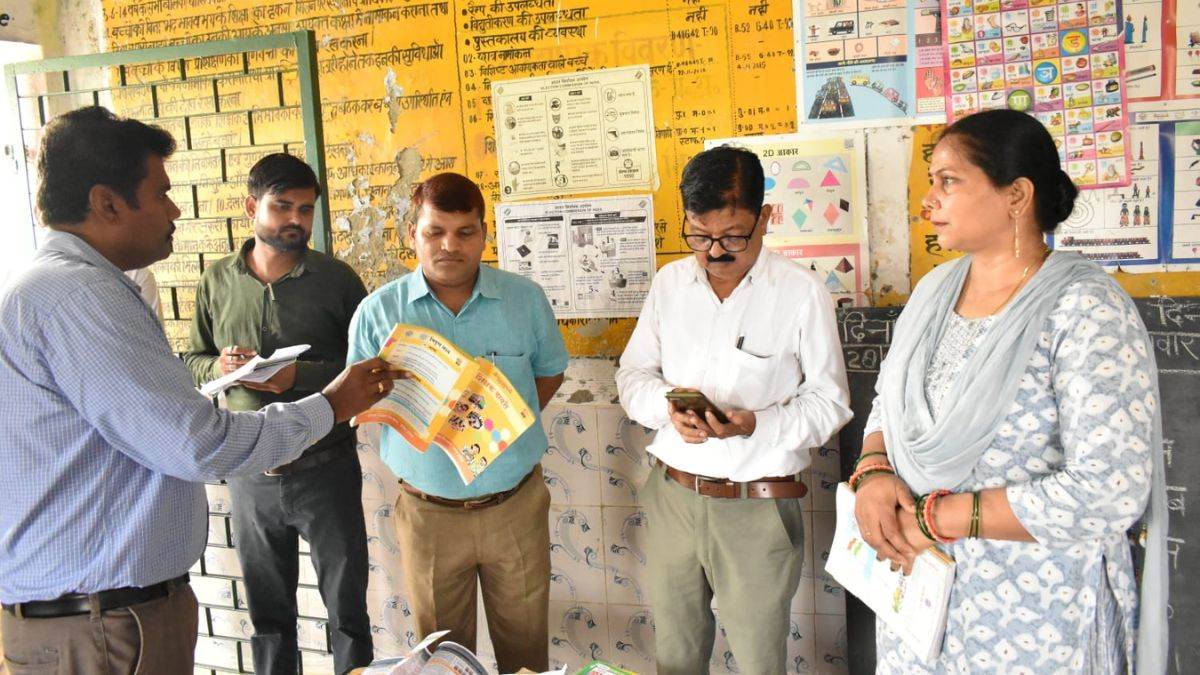 district magistrate surprise inspection irregularities found in primary school 15 days time given