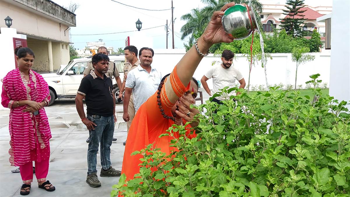 https://www.jagranimages.com/images/newimg/28082025/28_08_2025-28bjp_4_28082025_226.jpg
