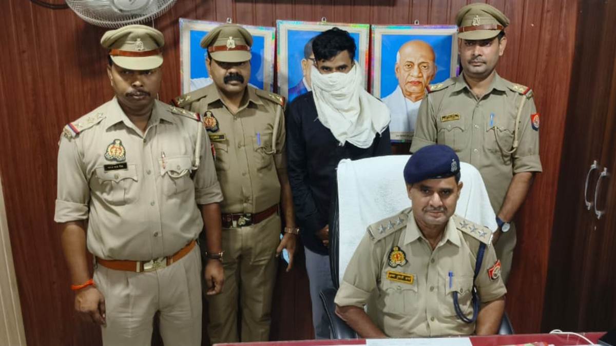 https://www.jagranimages.com/images/newimg/28082025/28_08_2025-arrest1_24028166.jpg