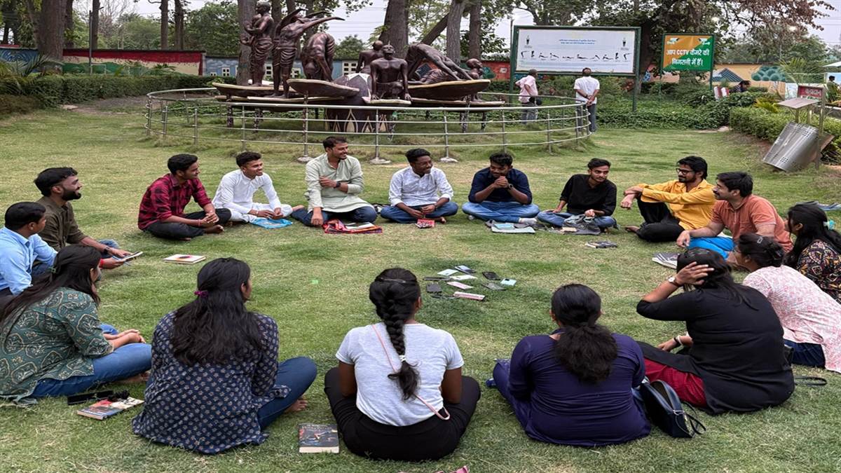 https://www.jagranimages.com/images/newimg/28082025/28_08_2025-book_club_24027995.jpg
