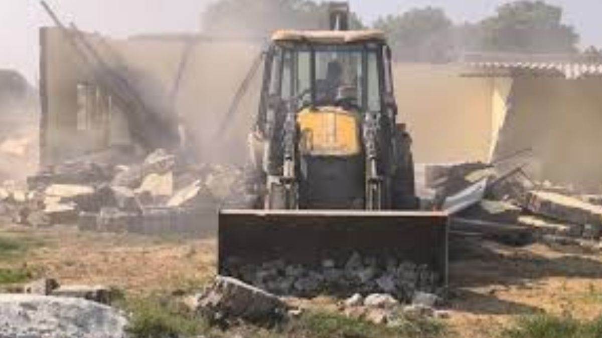 https://www.jagranimages.com/images/newimg/28082025/28_08_2025-bulldozer_24028478_213436788.jpg