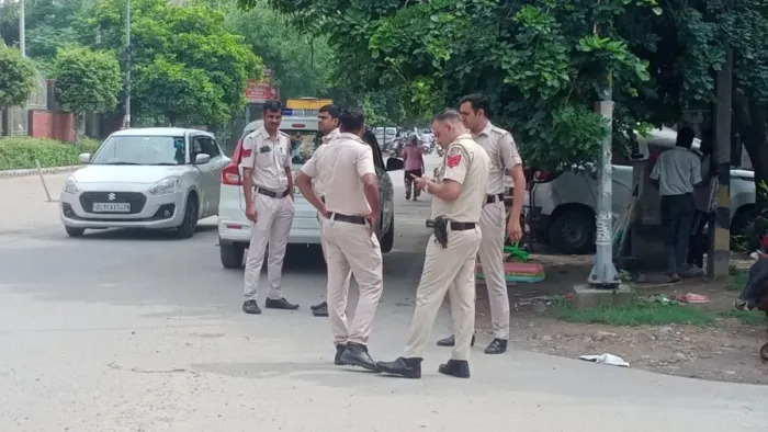 दिल्ली के 20 कॉलेजों को बम से उड़ाने की धमकी दी गई।