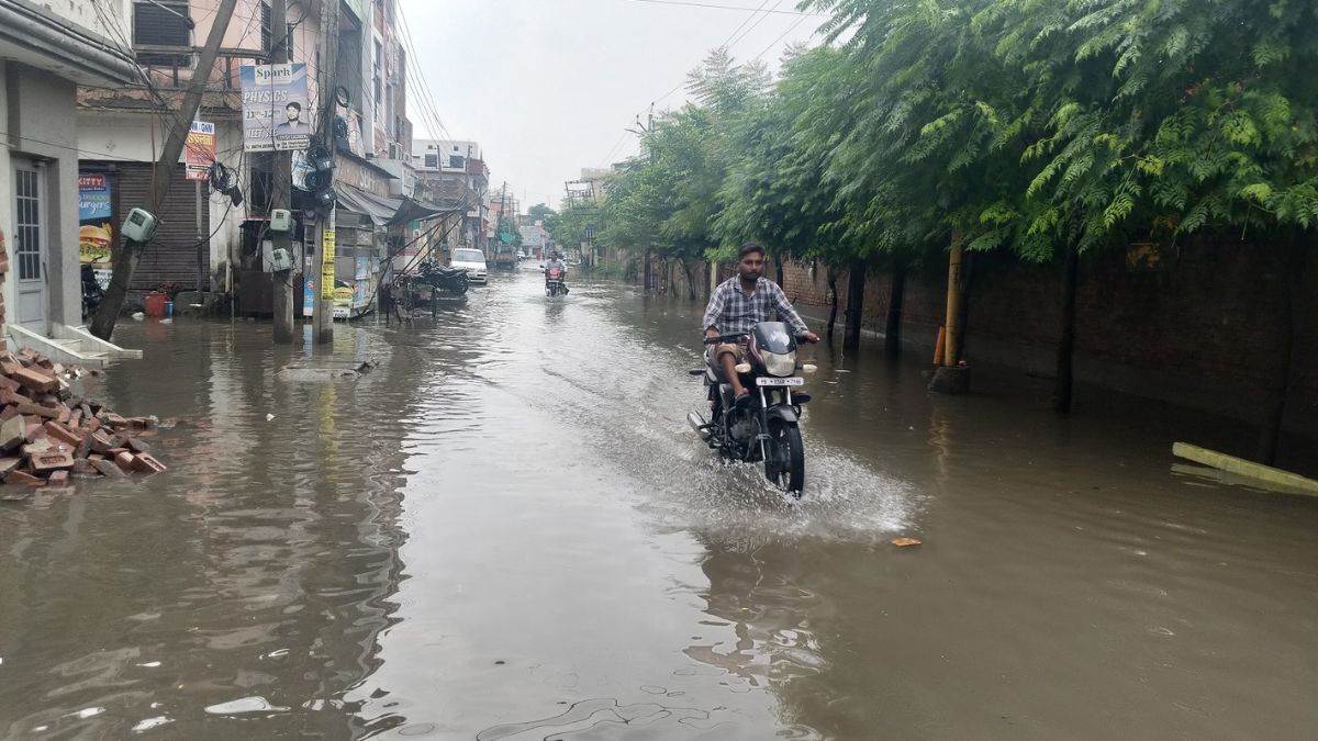 https://www.jagranimages.com/images/newimg/28082025/28_08_2025-fazilka_rain_24028261.jpg