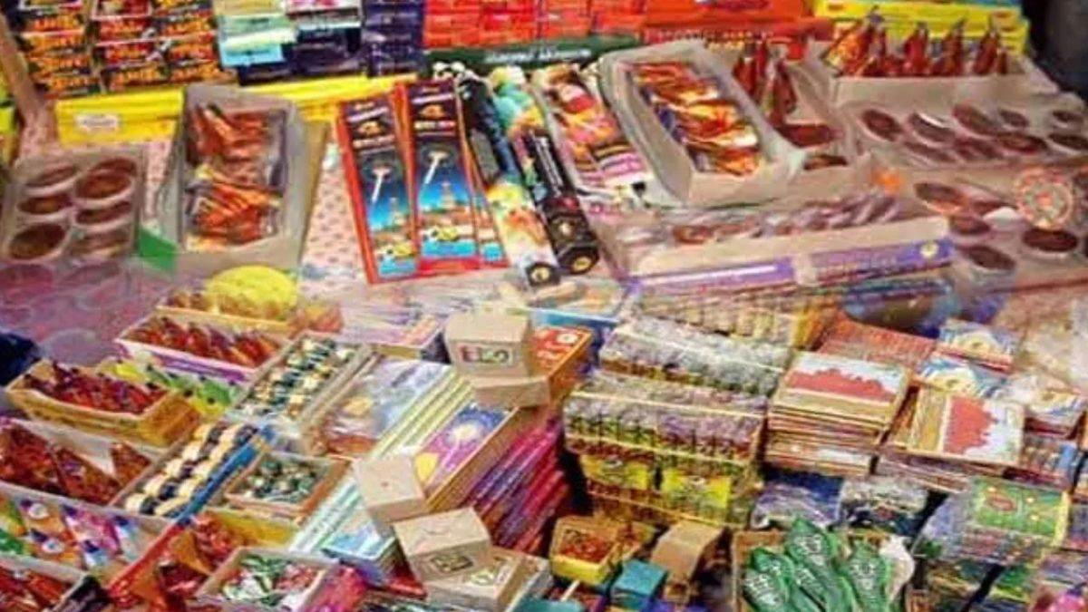 https://www.jagranimages.com/images/newimg/28082025/28_08_2025-firecrackers_24028494.jpg