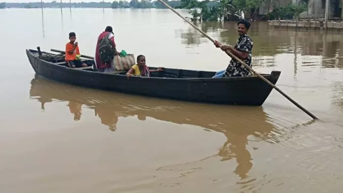 ओडिशा में बाढ़ का कहर, खेत बर्बाद, घर डूबे, हजारों परिवार बेघर