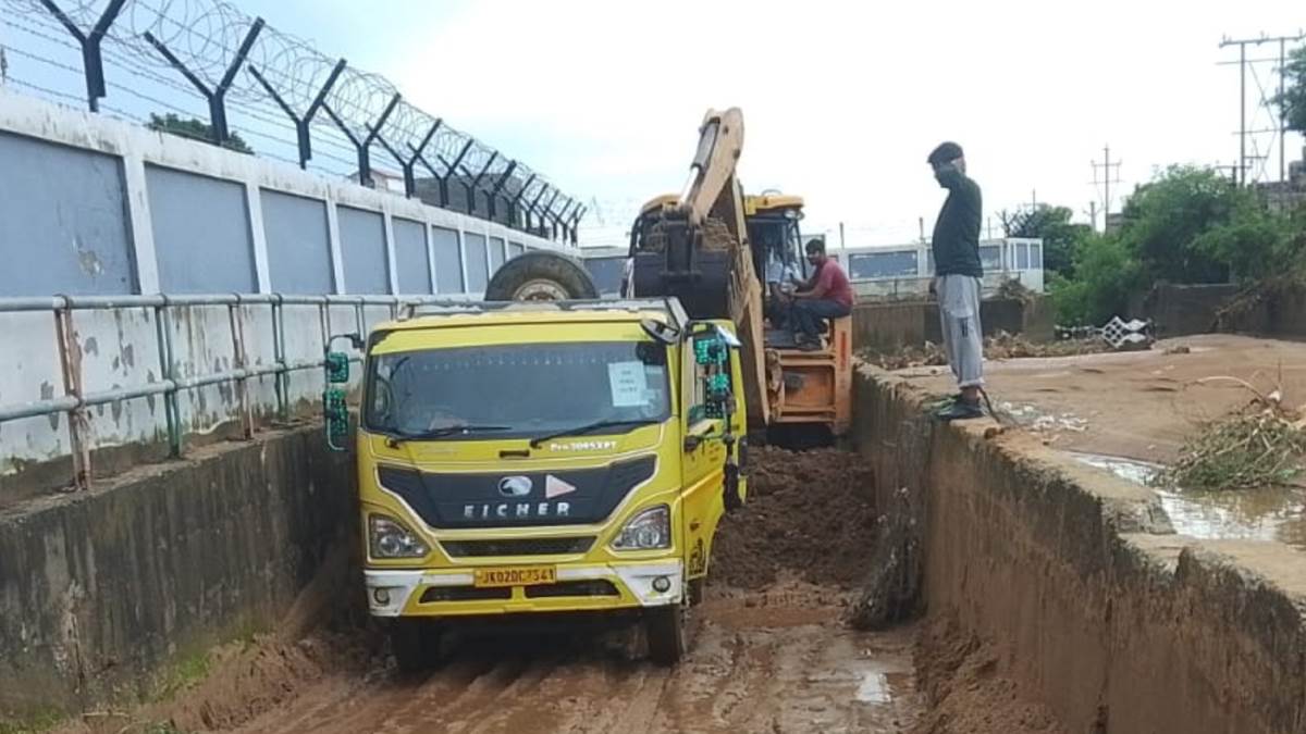 https://www.jagranimages.com/images/newimg/28082025/28_08_2025-jmc_jammu_works_24027808.jpg