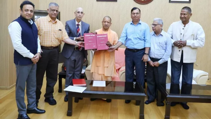 संभल हिंसा मामले में गठित जांच आयोग ने मुख्यमंत्री को सौंपी 450 पन्ने की रिपोर्ट।