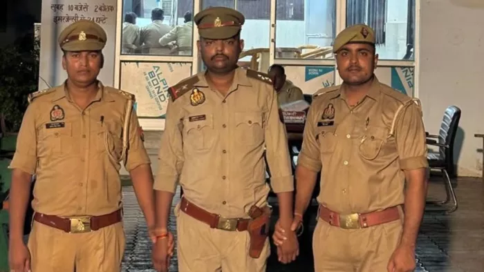 फर्जी दारोगा बने जीजा और साला उसका फालोवर। जागरण फोटो