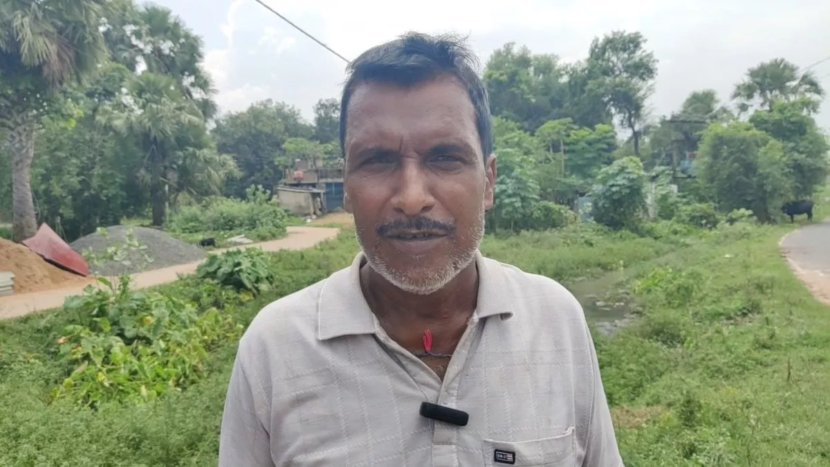 Munger News: आधा-अधूरा काम करके सरकार से लिया पैसा, डांड की भराई के कारण 100 बीघा में लगी धान का पौधा डूबा