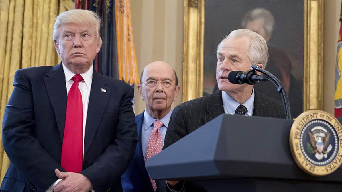 https://www.jagranimages.com/images/newimg/28082025/28_08_2025-navarro_trump_24028426.jpg