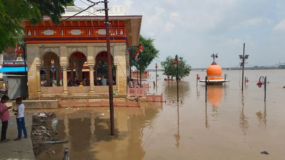 https://www.jagranimages.com/images/newimg/28082025/28_08_2025-prayagraj_flood_24027959.jpg