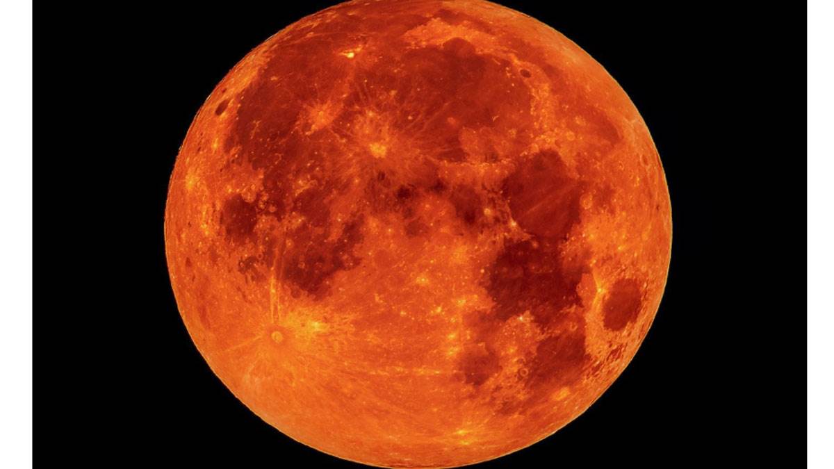 https://www.jagranimages.com/images/newimg/28082025/28_08_2025-red-moon_24027956.jpg