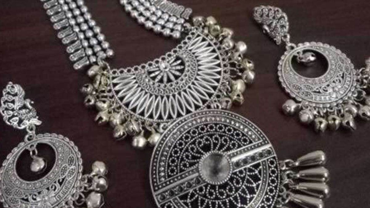 https://www.jagranimages.com/images/newimg/28082025/28_08_2025-silver_plan_image_24027905.jpg