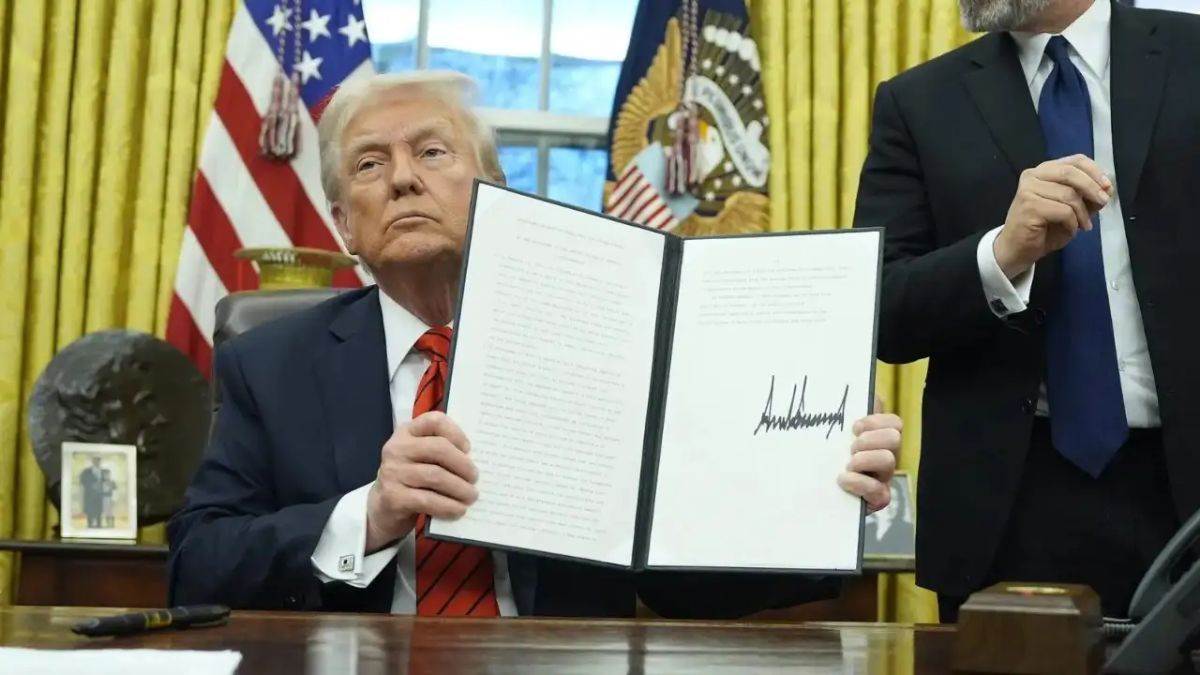 https://www.jagranimages.com/images/newimg/28082025/28_08_2025-trump_24027585.jpg