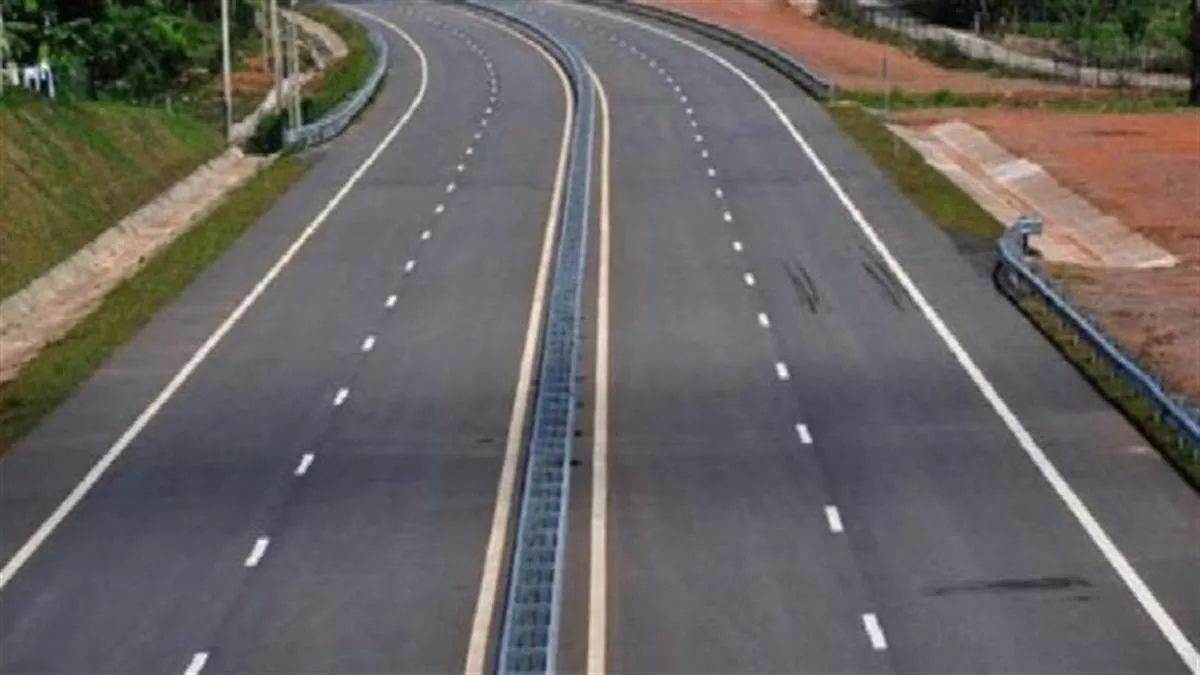 https://www.jagranimages.com/images/newimg/28082025/28_08_2025-up_road_24028413.jpg