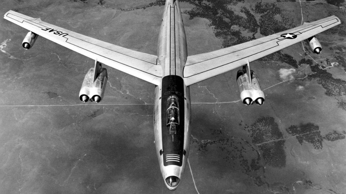 https://www.jagranimages.com/images/newimg/28082025/28_08_2025-us_jet_drop_atom_bomb_24028258.jpg
