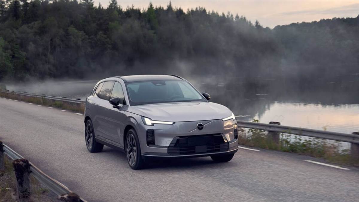 https://www.jagranimages.com/images/newimg/28082025/28_08_2025-volvo_xc_70_02040_24028037.jpg