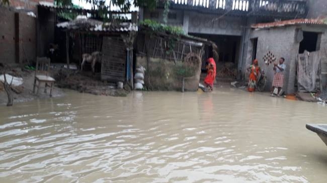 Rivers are in spate due to heavy rains, then flood threat - Bihar ...