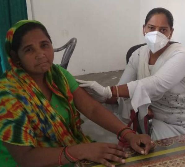 अलीगढ़ में 17 लाख लाभार्थियों तक पहुंचा टीका तो थमा कोरोना
