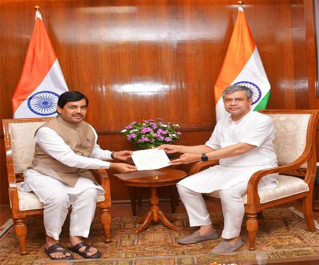 https://www.jagranimages.com/images/newimg/28092021/28_09_2021-shahnawaz-hussain-meets-uni_22062955.jpg