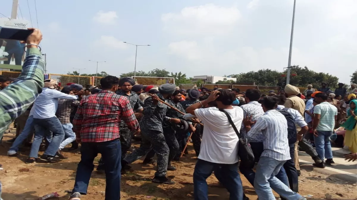 Punjab Teachers Protest: बेरोजगार यूनियन का मुख्यमंत्री निवास के समक्ष रोष प्रदर्शन, पुलिस से हुई धक्कामुक्की