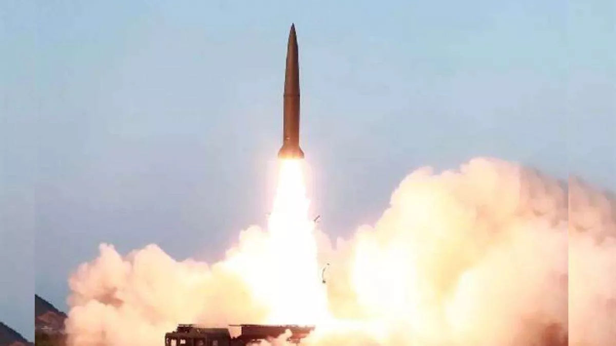 उत्तर कोरिया ने अपने पूर्वी तट से कम दूरी की दो बैलिस्टिक मिसाइलें दागी।