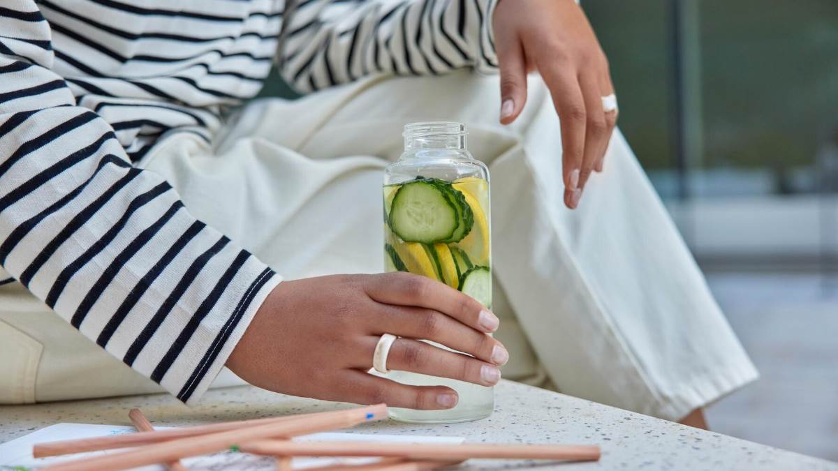https://www.jagranimages.com/images/newimg/28092022/28_09_2022-body_detox_drinks_f_23103873.jpg