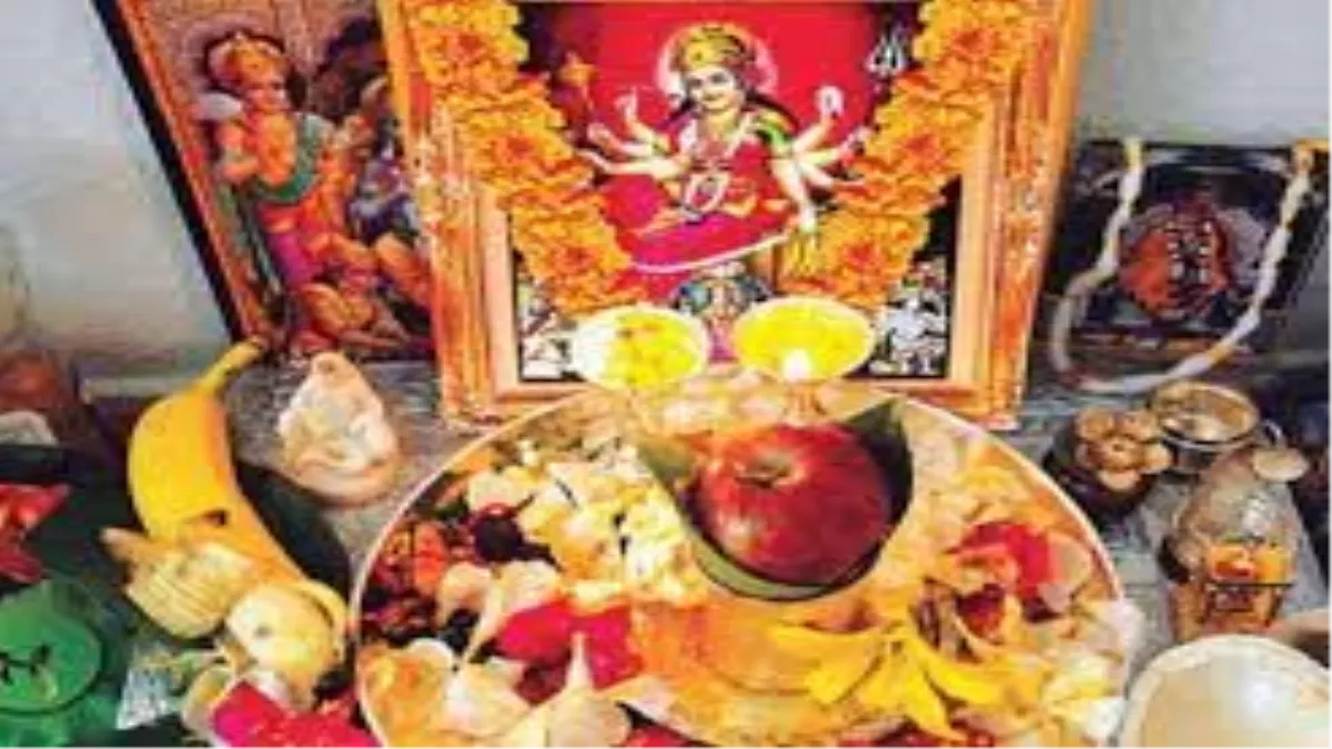 Shardiya Navratri 2022: आदिशक्ति की आराधना का चाहिए अगर पूरा फल तो नौ दिनों में चढ़ाएं ये विशेष नाै फल