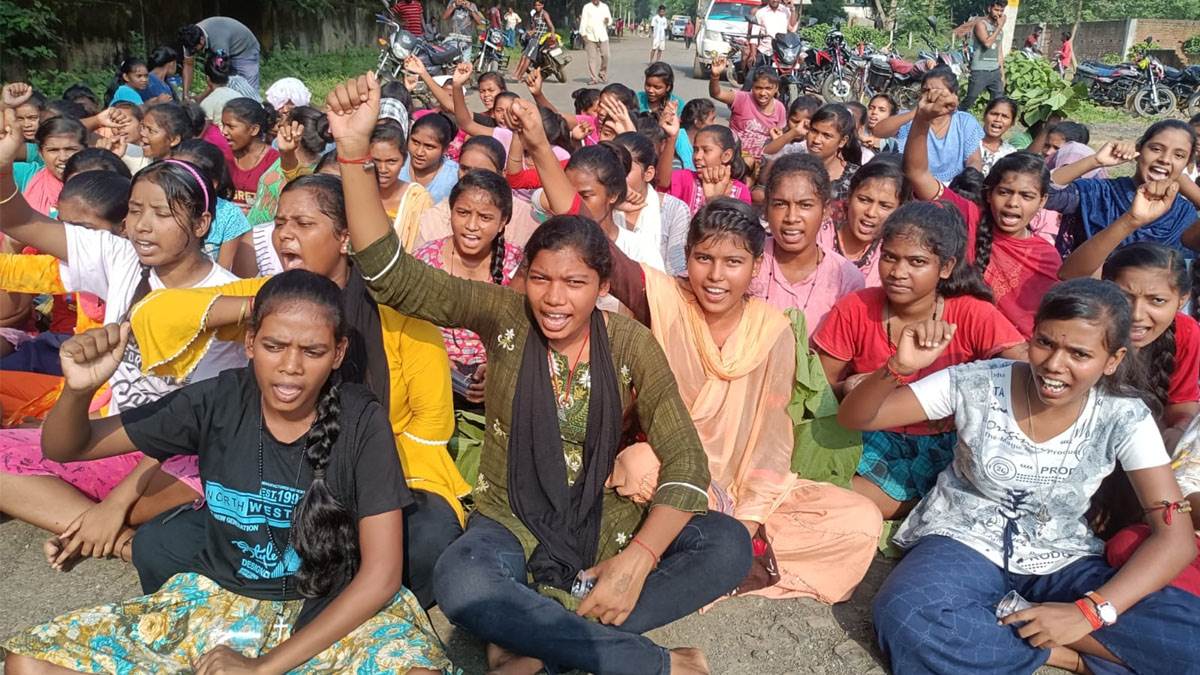 https://www.jagranimages.com/images/newimg/28092022/28_09_2022-kasturba_student_protest_23104185.jpg