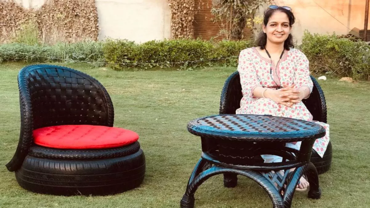 कानपुर की वैशाली पुराने टायरों से बना रहीं आकर्षक कुर्सी, मेज, मूर्तियां व झूले