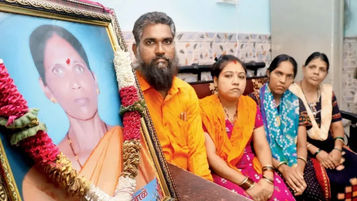 बेटे की मांग- मां के गुनेहगारों को मिले मौत की सजा