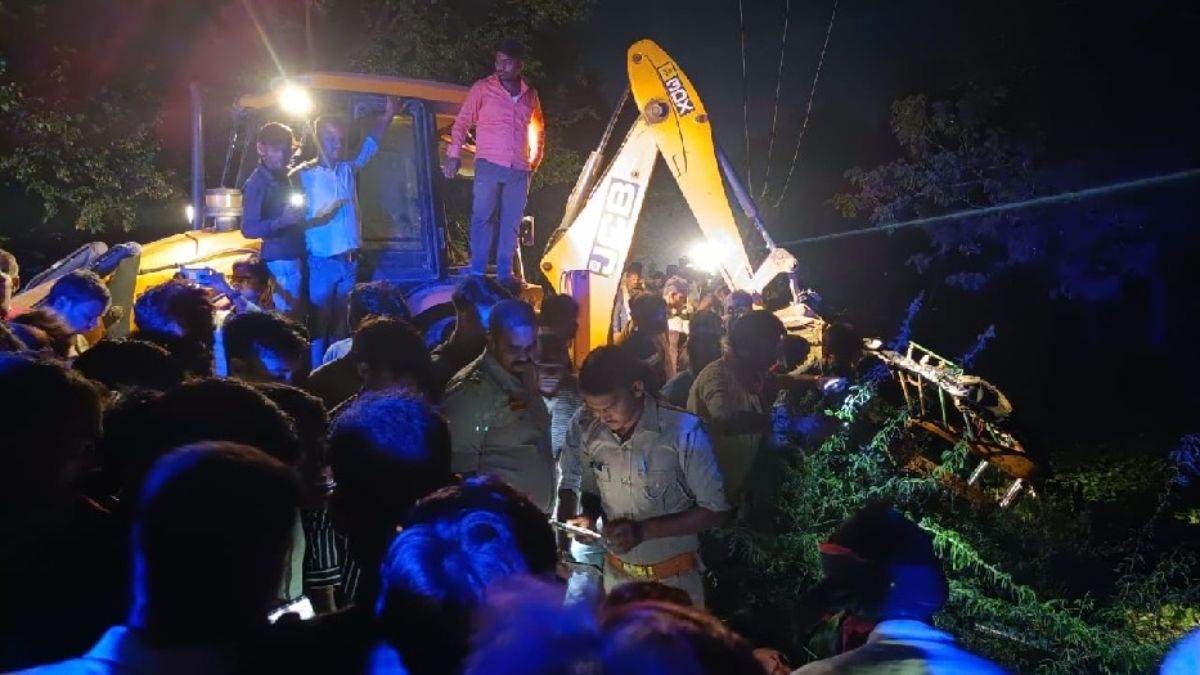 road accident in banda two dead in auto tractor collision