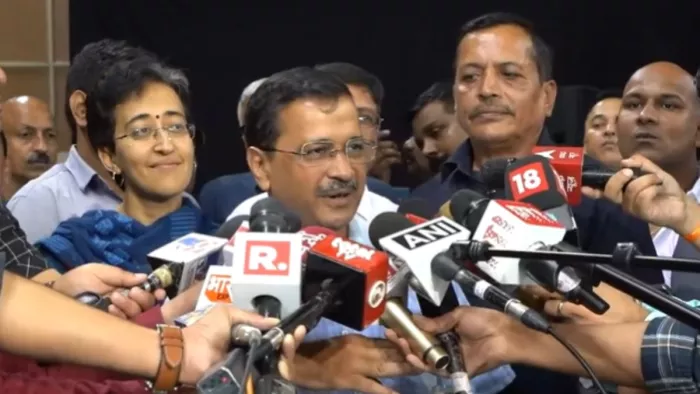 सीएम केजरीवाल ने पीएम मोदी पर भी निशाना साधा है।