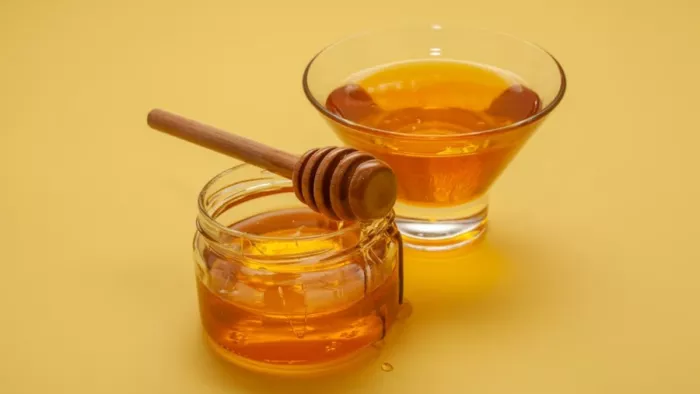 Honey Water Benefits: गुनगुने पानी में शहद मिलाकर पीने के फायदे
