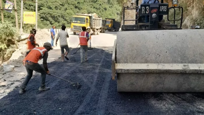 तय अवधि से पहले दो तरफा बहाल हुआ मंडी मनाली मार्ग