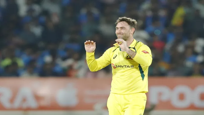 ग्लैन मैक्सवेल ने वनडे क्रिकेट में अपना बेस्ट बॉलिंग स्पेल फेंका।