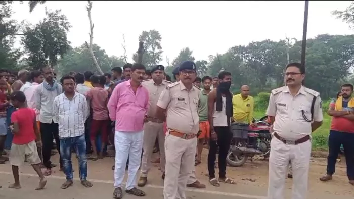 नवादा में तेज रफ्तार ट्रक ने चार मजदूरों को रौंदा,3 की मौके पर मौत