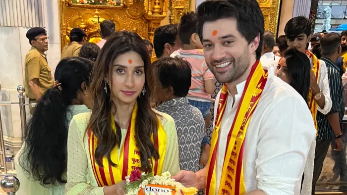Rajveer Deol And Paloma Visit at Siddhivinayak Temple / Photo- Dainik Jagran