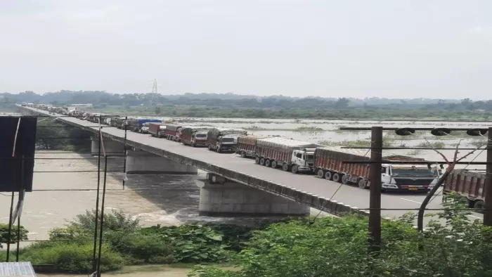 आज से जम्मू-पठानकोट राजमार्ग से ही आवाजाही करेंगे बड़े यात्री वाहन