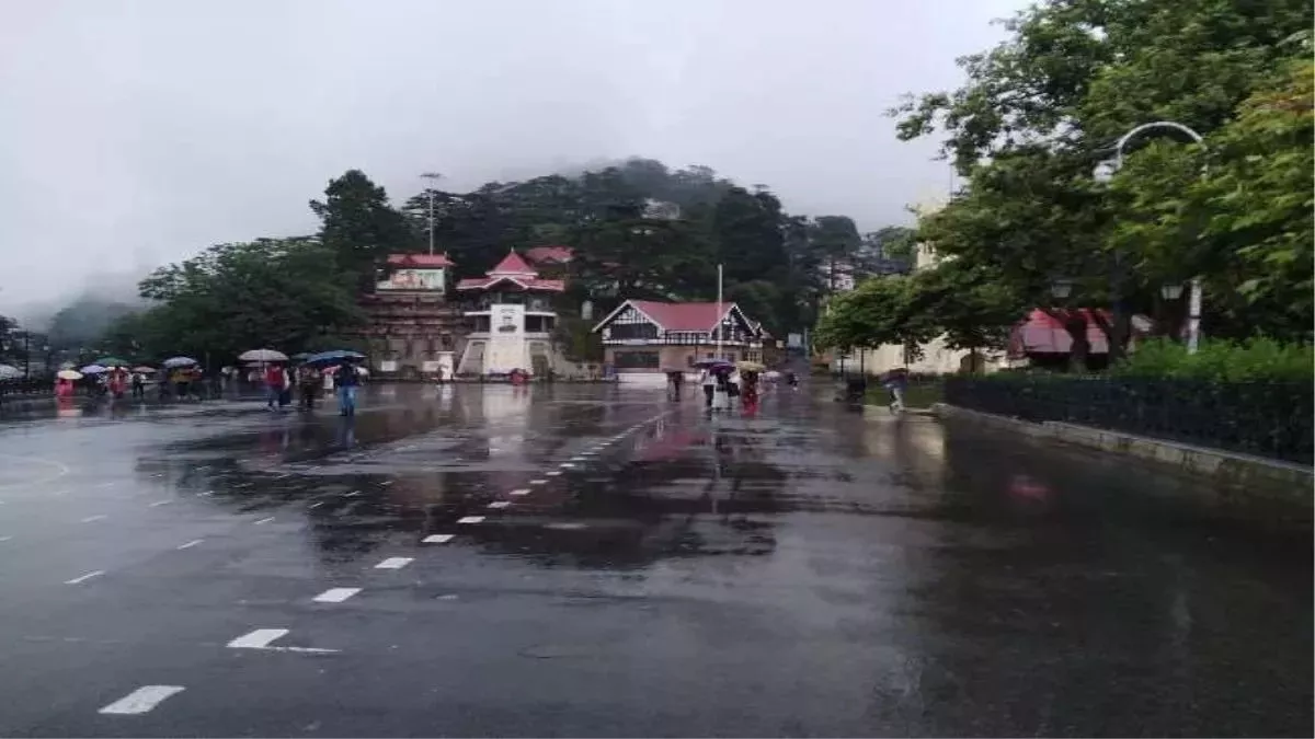 Himachal weather update- हलकी फुहारों के बीच शिमला का मौसम हुआ सुहावना, हलकी बूंदाबांदी के साथ पड़ सकती है ठंड
