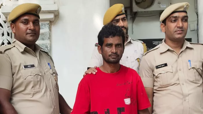 उदयपुर के खेरोदा पुलिस की हिरासत में दस साल के चचेरे भाई की हत्या का आरोपी। जागरण।