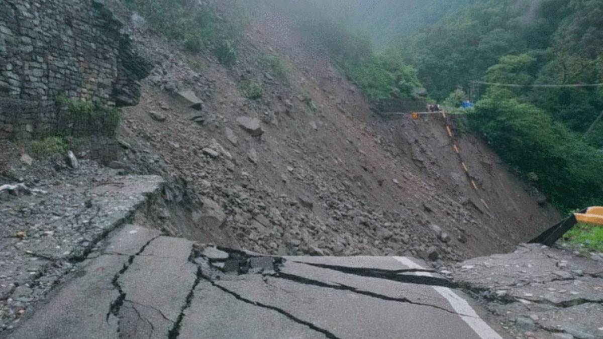 https://www.jagranimages.com/images/newimg/28092024/28_09_2024-kedarnath-highway_23806094.jpg